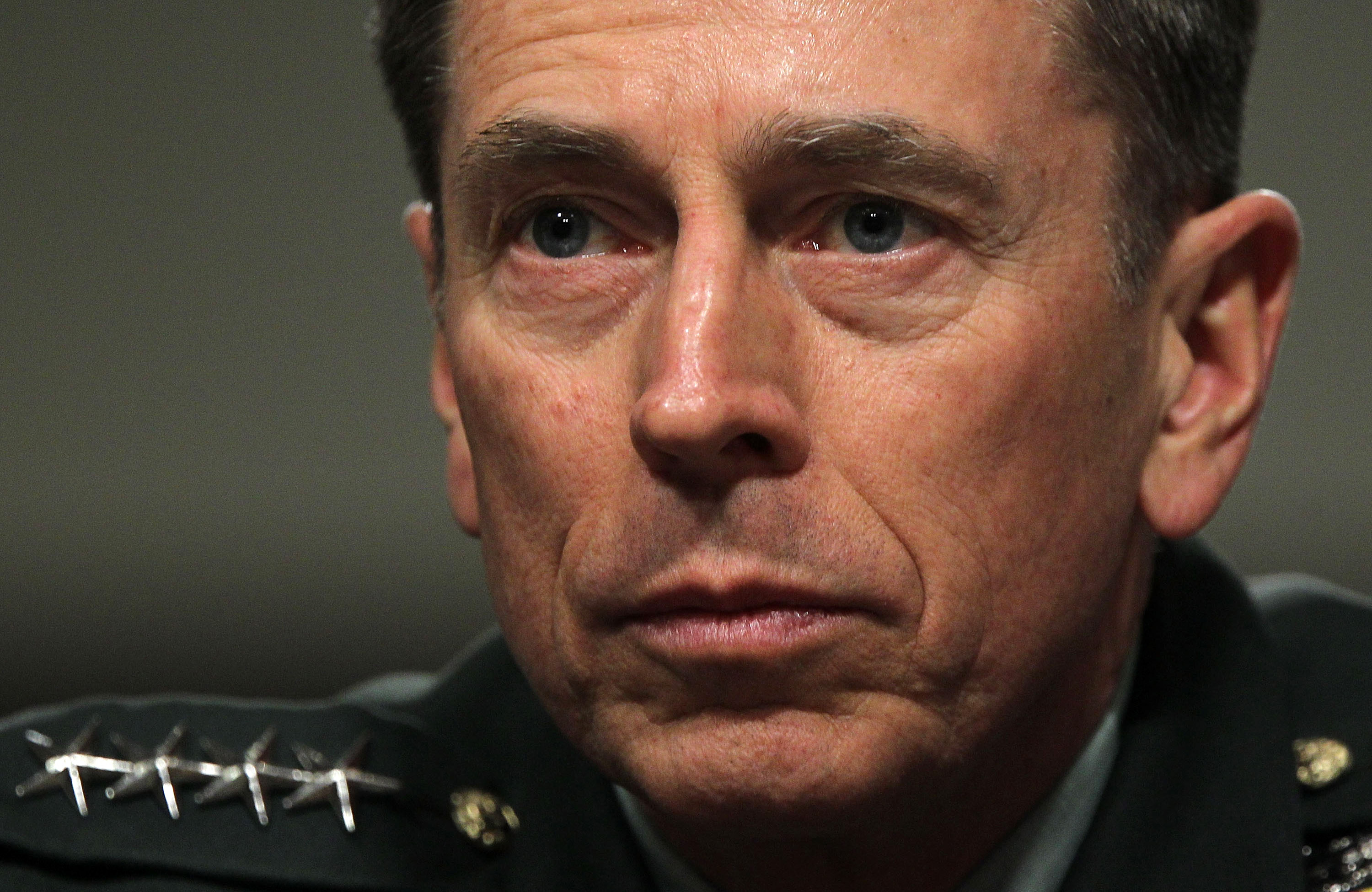 Petraeus comes to Washington with troop drawdown recommendation