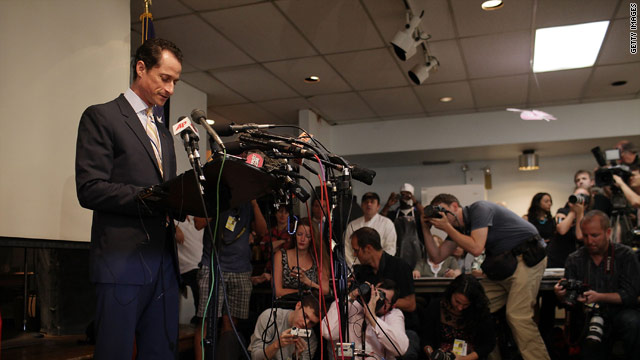 Weiner resigns after sexting scandal