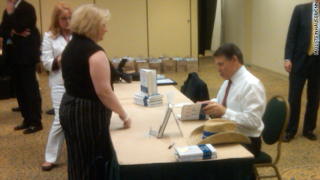 Perry making early splash at major GOP gathering