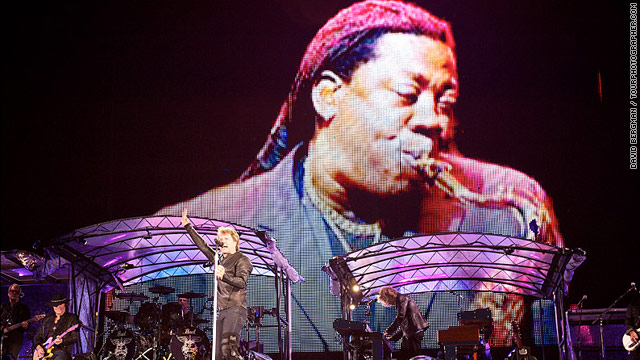Stars pay tribute to Clarence Clemons