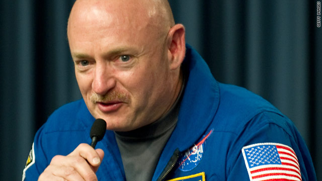 Mark Kelly retiring from Navy, NASA to be with Rep. Giffords