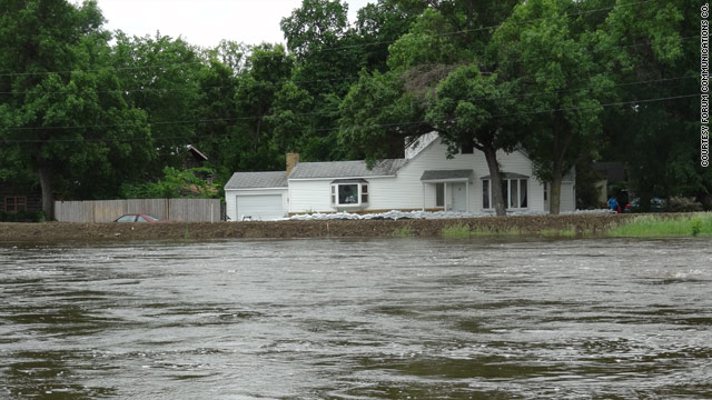 Flood risk prompts evacuations in Minot, North Dakota