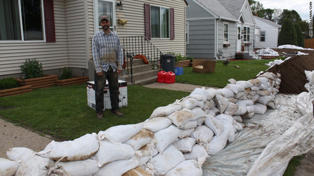 Water tops Minot, N.D., dikes as residents seem resigned to major flooding