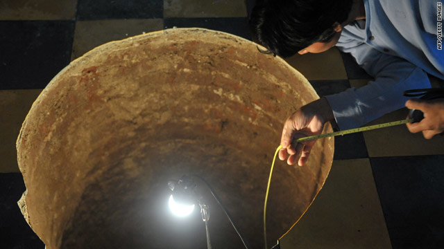 Deep sinkhole opens under woman's bed