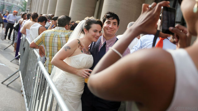 First New York Couples Wed Under New Same Sex Marriage Law Cnn 