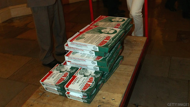 PHOTO: Boehner gets pizza delivery