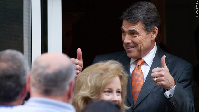 In New Hampshire, Perry touts economic successes