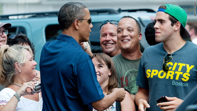 Obama balances jobs and fun on vacation