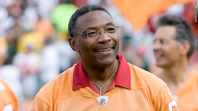 Football Hall of Famer Lee Roy Selmon dies after stroke Football Hall of Famer Lee Roy Selmon dies after stroke