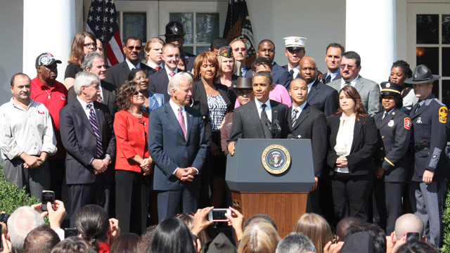 Obama rallies for jobs bill in Rose Garden