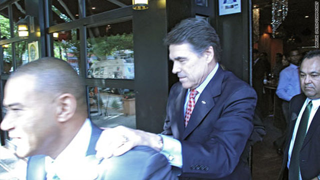 Rick Perry courts New York business owners