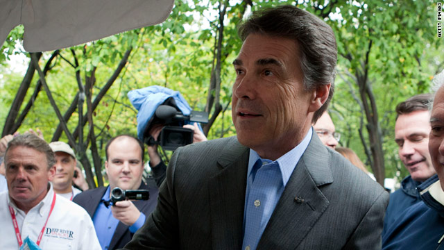 Perry hammers Romney over pink slip remark
