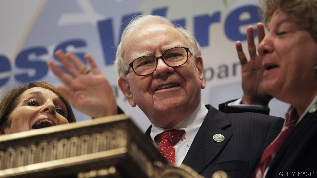 Buffett challenges Murdoch on tax returns
