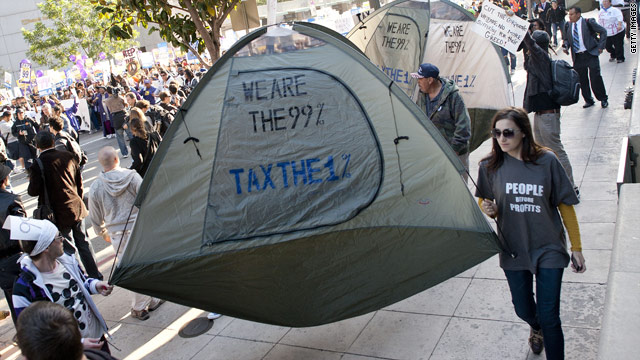 Survey: 3 in 10 Americans identify with Occupy, Tea Party movements