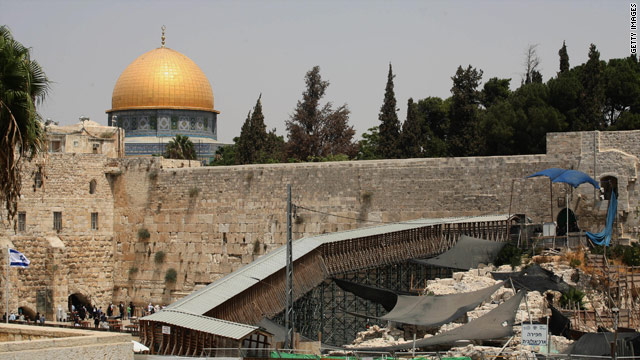 Walkway to sensitive religious sites in Jerusalem is closed