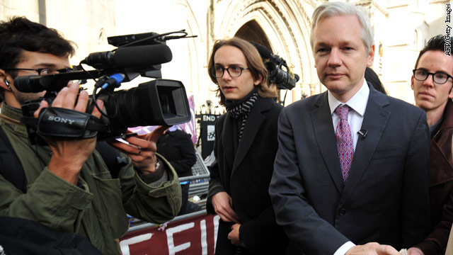 WikiLeaks founder keeps tabs on Army hearing