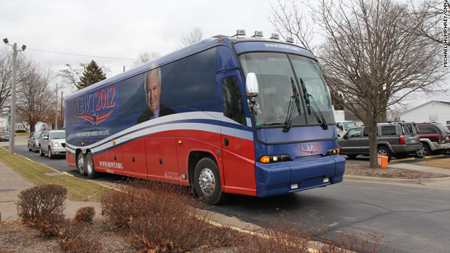 Gingrich kicks off Iowa bus tour