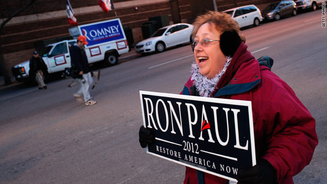 Romney and Paul battle for top spot in new Iowa poll