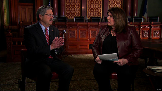 Iowa guv delivers predictions but no endorsement