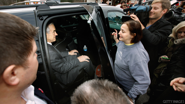 Manchester madness surrounds Ron Paul