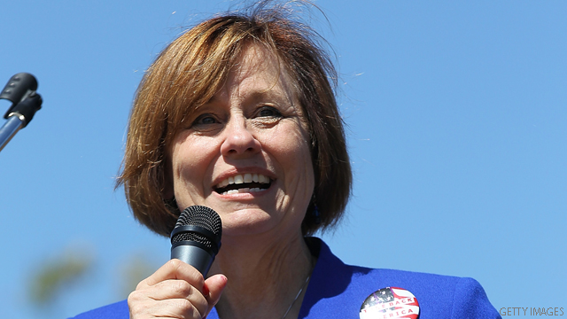 Angle throws support behind Santorum