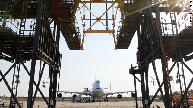 Shuttle Carrier Aircraft Arrives at Kennedy Space Center