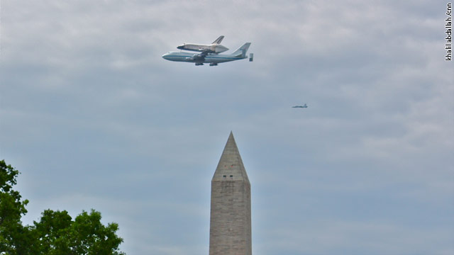 Shuttle Discovery says goodbye to the White House