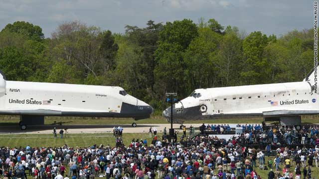 Space Shuttle Discovery Arrives at Udvar-Hazy