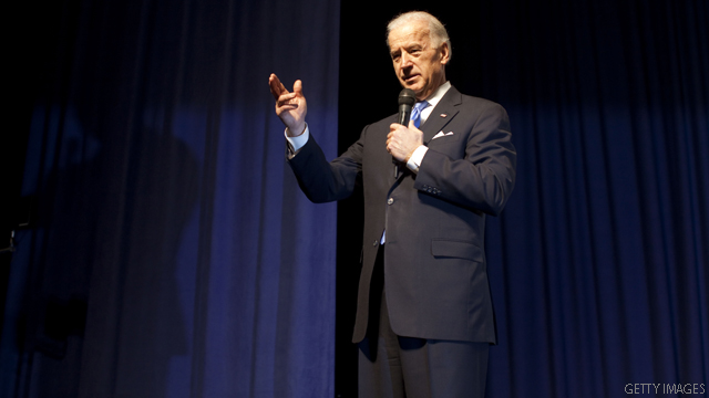 Biden takes aim at Romney's Bain in Ohio event