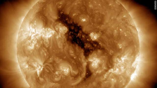 La NASA fotografía un agujero coronal solar parecido a "Big Bird"