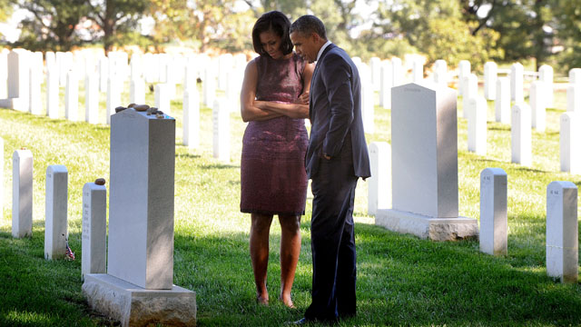 Obama visits Arlington National Cemetery