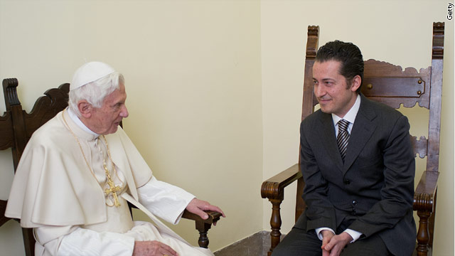 Pope pardons butler jailed over Vatican leaks