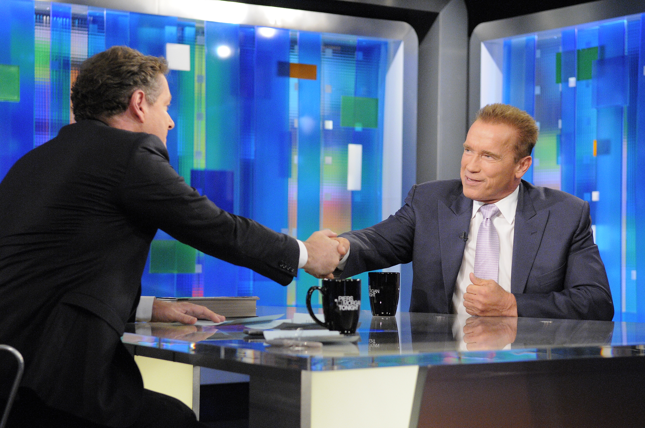 Tonight: Arnold Schwarzenegger returns, gets comfortable "In The Chair"