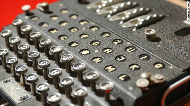 Una máquina Enigma de los nazis bate récords en una subasta