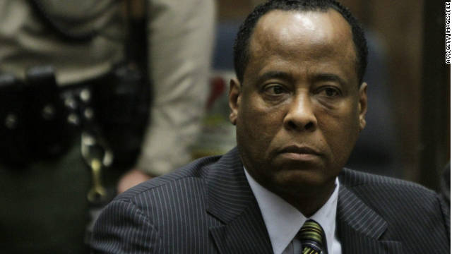 Paramedic testifies he saw no signs of life in Michael Jackson
