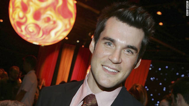 Firefly alum and Playboy Club actor Sean Maher has come out of the 