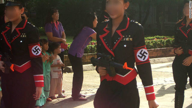 Polémica por un desfile "nazi" en una escuela de Tailandia