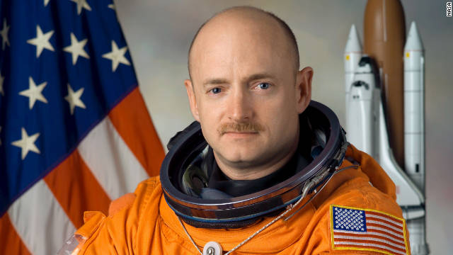 Mark Kelly, husband of Rep. Giffords, retires from Navy