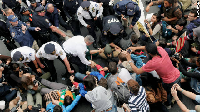 La policía de Nueva York arresta a 500 por las protestas de Wall Street