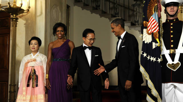 U.S. President Barack Obama, first lady Michelle Obama, 2nd left, host South Korean President Lee Myung-bak and his wife Kim Yoon-ok, left, at the State Dinner at the White House Thursday in Washington.