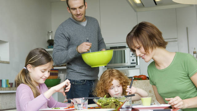 Don't let scheduling conflicts interrupt the tradition of sitting down to dinner with your family.