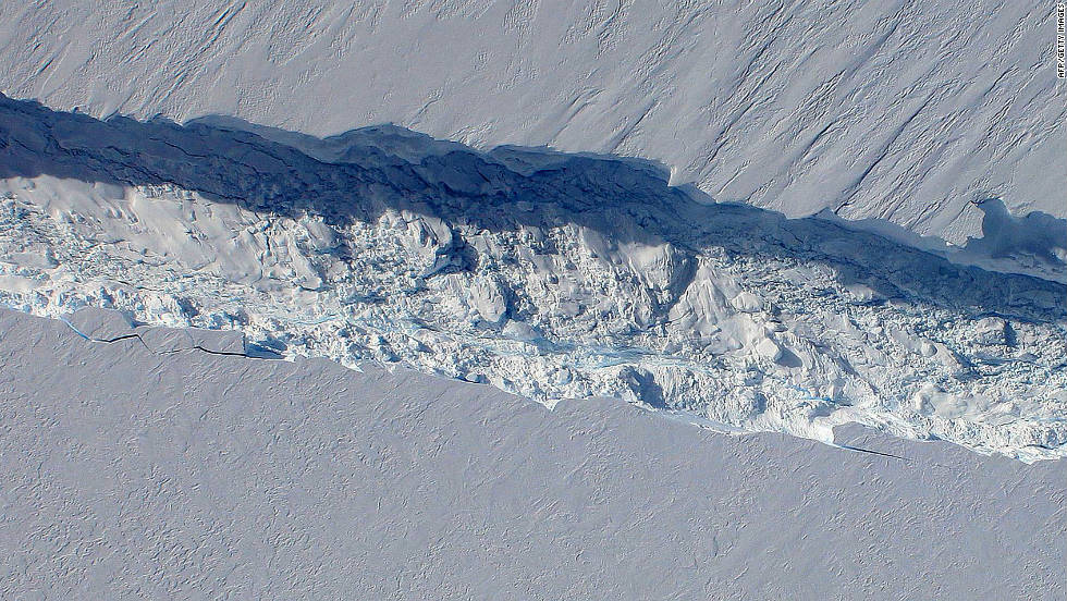 Iceberg del tamaño de una ciudad amenaza rutas marítimas