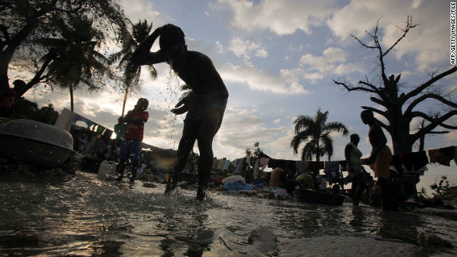 Demandan a la ONU por "llevar el cólera a Haití", lo que habría causado brote mortal