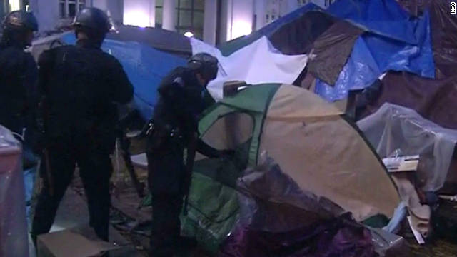 Cops tear down Oakland Occupy camp