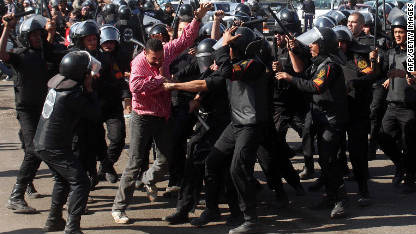 Clashes intensify in Cairo's Tahrir Square | current news, daily news