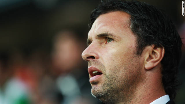 Morre Gary Speed, técnico de País de Gales