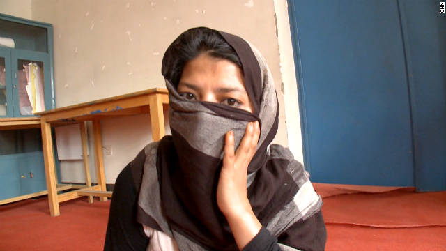 Liberan a Gulnaz, la mujer afgana que fue violada y condenada a 12 años de prisión