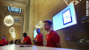 New York City\'s newest Apple Store maintains Grand Central\'s historic architectural design, with an Apple twist.