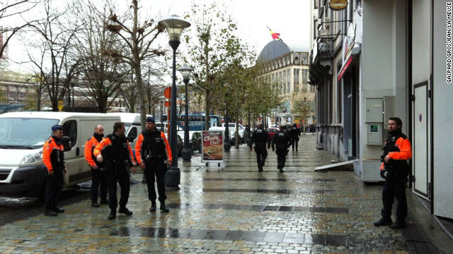 Um ataque com granadas na cidade oriental belga de Liège deixou pelo menos quatro mortos e 75 feridos.