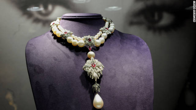 Las joyas de Elizabeth Taylor superan las estimaciones en subasta y recaudan millones